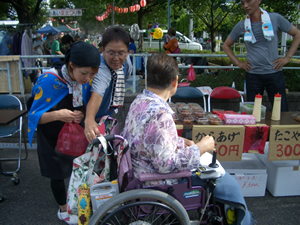 祭りの賑わい