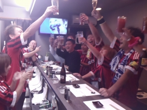 ストリートミュージシャンご来店での大賑わい